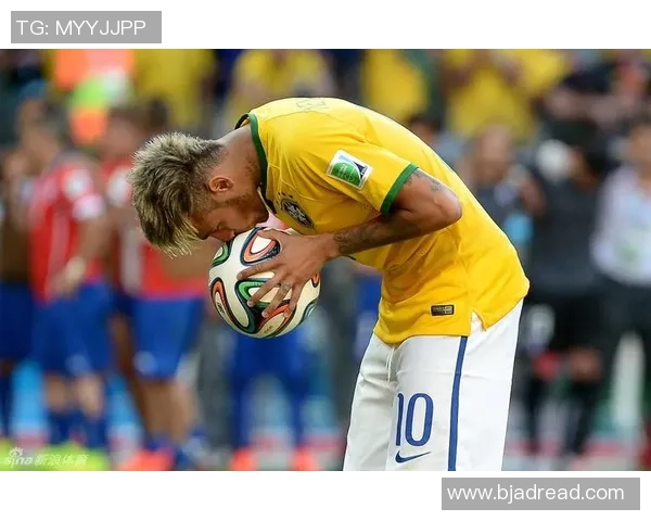 足球明星亲吻瞬间大集锦展现爱与激情的完美时刻