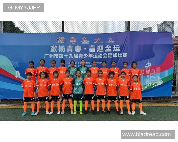 足球明星回馈故乡慷慨捐款助力家乡发展与青少年足球事业