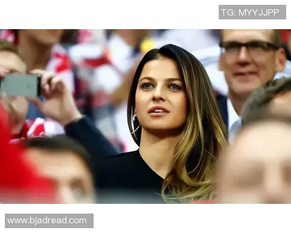 足球明星的妻子爱丽丝美丽瞬间大揭秘让你领略她的风采与魅力