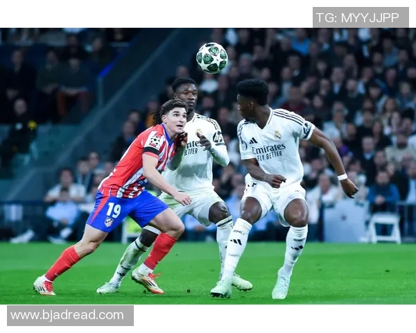 足球明星与孩子们的亲密时光:传承梦想与激情的温馨瞬间 足球明星与孩子们的亲密时光:传承梦想与激情的温馨瞬间